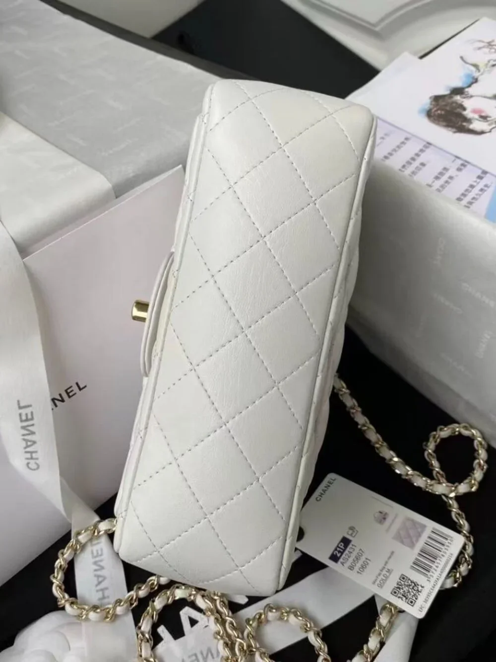 Classic CHANEL Bag: A Stylish and Versatile Choice for Elegance